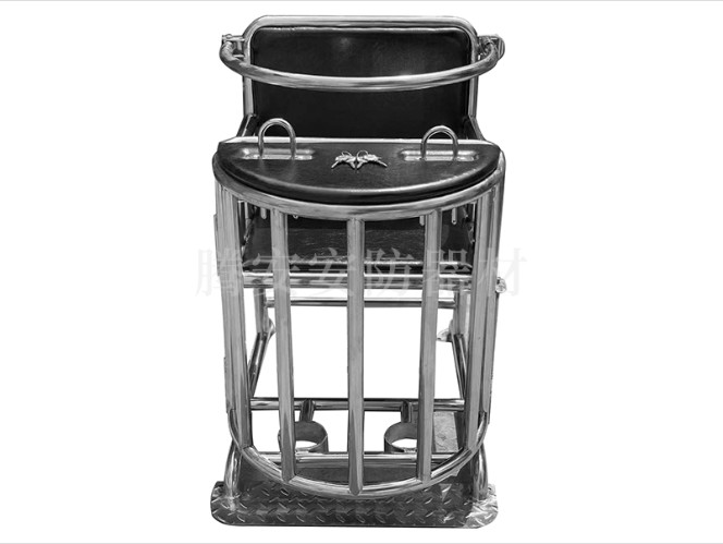 審訊椅在審訊室里的位置！